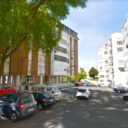 Spacious Close To Golf Course In Appartement